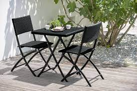 gueridon de jardin alice avec ses deux chaises en resine tressee mobilier de jardin design mobilier jardin salon de jardin design