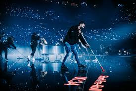 Bij de repetities voor het eurovisie songfestival in ahoy viert jeangu macrooy zijn afkomst en gevoel van eigenwaarde. 5jynybi71twusm