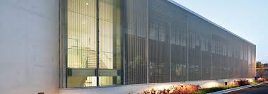 According to the braided form of the fabric, horizontal metal bars are passed through vertical metal cables to form various patterns. Decorative Metal Wire Mesh Building Facade Cladding