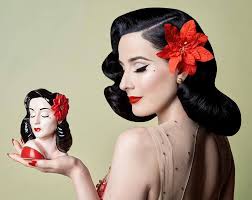 There's still time to get my newest #glamourgirlvase for the holidays!  teese.us/holidayvase 📷 Albert Sanchez