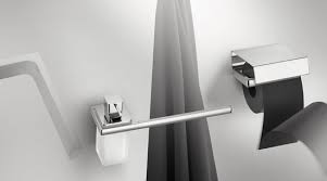 Una grande selezione di accessori bagno composta da mensole, portasciugamani, portascopini, portarotoli, portasapone, asciugamani e molto altro. Arredo Bagno Moderno Colombo Design Arredo Bagno Accessori Bagno E Maniglie