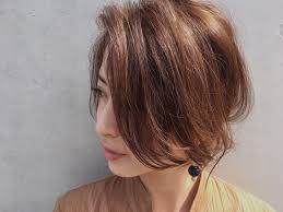 １つ結びもサマになる ぎりぎり結べるボブ がいま40代に人気 2ページ目 otona salone オトナサローネ 自分らしく 自由に 自立して生きる女性へ ボブ 髪型 ミディアムボブのヘアスタイル