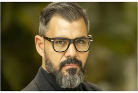 Juliano Cazarré ganhou nova chance na Globo antes de recentes polêmicas