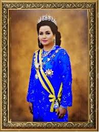 In april 1981, tunku mahmud was reinstated as tunku mahkota shortly before his father's death the following month and was subsequently installed as the sultan of johor, under the orders of his father. Sultan Iskandar Johor Shefalitayal