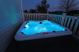 In contrast to a typical bathtub, a hot tub is designed to be used by more than one person at a time. Aktualisiert 2021 Luxury Hot Tub Holiday Home 29 Lc Wohnwagen Wohnmobil In Tattershall Tripadvisor