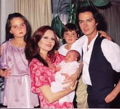 La muerte de rocío dúrcal en 2006 dio lugar a una batalla por su herencia entre su viudo, antonio morales junior y dos de sus hijos, antonio y carmen morales.la tercera shayla siempre se mantuvo en un lugar complicado. Shaila Durcal Julio 2008