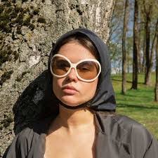 Greta Hood's Instagram, Twitter & Facebook