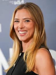 📸Nuevas fotitos de #ScarlettJohansson en el “26th newport film festival”  está preciosa!!😍😍🥰🥰🥵❤️🔥