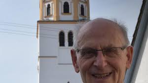 Interview: Steinheims Ruhestandspfarrer Paul Sinz: "Priester sein ist eine  Berufung"