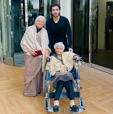 Anmol log..I always feel grateful, inspired, fulfilled, enriched and truly  fortunate to spend time with these invaluable treasures of literature and  knowledge — Zehra Nigaah Apa and Dr Arifa Syeda.