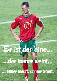 Michael fally präsentiert diesmal einen überragenden lionel messi, einen weinenden cristiano ronaldo, einen betrugsverdacht um paul scholes und einen. Isi On Twitter Es Gibt Die Eine Die Immer Lacht Und Den Einen Der Immer Weint Ronaldo