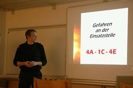 Gefahren (an) der einsatzstelle ist der oberbegriff der einsatzkräfte von feuerwehr, rettungsdienst, thw und anderen hilfsorganisationen für die vielfalt schädlicher. Freiwillige Feuerwehr Krems Donau 1 3 Schulung Gefahren An Der Einsatzstelle