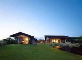 Hawaiian architecture is a distinctive architectural style developed and employed primarily in the hawaiian islands, buildings and various other structures indicative of the people of hawaiʻi and the environment and culture in which they live. Makani Eka Is A Modern Take On Traditional Hawaiian Hale Shelters Ignant