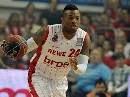 Jun 30, 2021 · di tendenza e alla moda, con «una grande passione, anche da collezionista, di sneakers», tucker è soprattutto tra i giocatori maggiormente imponenti del circuito, dinamico, capace di affermarsi nella gloriosa nba, approdando ai phoenix suns per cinque anni, negli houston rockets, dal 2017 al 2021, e da marzo con i milwaukee bucks, ora più che mai protagonista dei playoff. Bamberg Verliert Auch Top Scorer Tucker Basketball Kicker