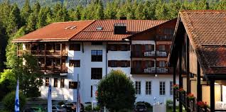 Wir setzen uns gerne mit rat und tat dafür ein, dass sie ihre kostbaren urlaubstage in grainau in vollen zügen genießen und ihnen ihr urlaub in grainau und das schönanger ferienwohnungen nachhaltig in. Hotel Am Badersee 173 4 7 8 Grainau Hotel Deals Reviews Kayak
