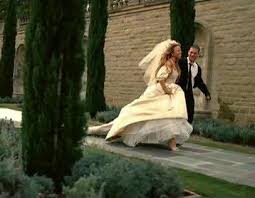 I Want My Wedding Dress To Be Exactly Like This Mariah Carey S Wedding Dress In The Music Video We Belong Mariah Carey Pictures Good Music Music Videos