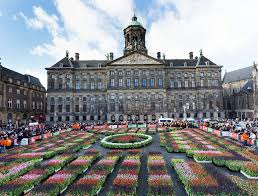 Список объектов смотреть на карте. Dostoprimechatelnosti Ploshadi Dam V Amsterdame