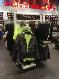 go sports uae dubai mall dubai outdoors sport lifestyle layout landscape visual merchandising www clearretai ideias de loja loja inspiracao