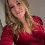 Julie Oien's Instagram, Twitter & Facebook