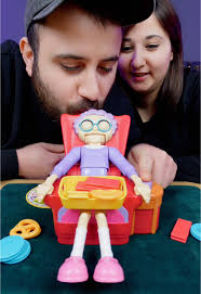 أغرب لعبة: تحدي جراني الجشعة مع العائلة