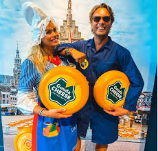 A salvage team from rotterdam was immediately mobilised as well as the most essential salvage, pumping and fuel oil recovery equipment. Bas Smit En Nicolette Van Dam Bezoeken Gouda Cheese Experience Goudafm