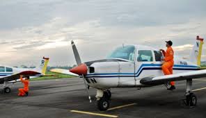 Elesta apriliana menjadi salah satu pilot berusia muda yang memiliki jam terbang tinggi dengan medan penerbangan sulit, yaitu di waktu itu aku tinggal dengan kakek, akhirnya langsung masuk sekolah pilot di nusa flying internasional yang di halim, kata elesta pada merdeka.com, sabtu (9/4/2016). Di Bandung Ada Sekolah Pilot Baru Nasional Tempo Co