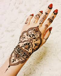 Henna @dar_alhena #henna #mehndi #whitehenna #wakeupandmakeup #zentangle #boho #monakattan. Henna Tattoo Kunst Berlin Von Linda Mey Offnungszeiten