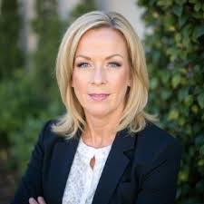 Michelle Hennings's Instagram, Twitter & Facebook