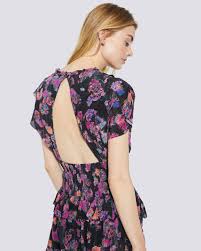 Floral pattern are available in latest collections at reasonable prices upon alibaaba.com. Dresses Iro