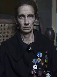 ✨ Nuevo artículo en LUR ✨ 'El fin de la certeza', por Abram Bravo Guerra  Publicamos un artículo sobre la serie 'Cuando el recuerdo se convierte en  polvo', de Ricardo Miguel Hernández (