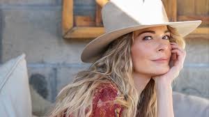 LeAnn Rimes puts quirky Western spin