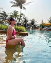 Chawl House actress, Sneha Paul, raising heat in pink swimsuit - see photos  and video. - SpideyPosts
