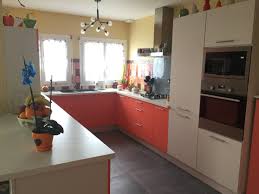 Cuisine Equipee Sur Mesure Color Laque Terre De Sienne Et Trend Pannacotta Mat Cuisine Appartement Cuisines Colorees Cuisine