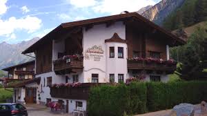 In fact, you can even book your airport transfer in advance for greater peace of mind. Alpenhausl Solden Fruhstuckspension In Tirol