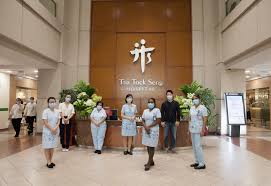 Trouvez des images de stock de singapore jun2020 covid19 singapore tan tock en hd et des millions d'autres photos, illustrations et singapore tan tock seng hospital building exterior on a sunny day with clear blur sky; Facebook