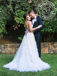 Darin sieht man sie immer top gestylt und zurechtgemacht, kaum vorstellbar, dass sie mal in einem lässigen. This Is Us Justin Hartley And Chrishell Stause Are Married Celebrity Wedding Photos Celebrity Weddings Designer Wedding Dresses