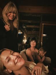 KateHudson shared a cozy glimpse into a night in with her mom Goldie Hawn,  close friend Dakota Johnson, and daughter Rani Rose during a trip to the  family's private Colorado ranch. 📷: