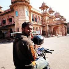 Guys, kaka is a famous singer, lyricist and music composer. Kaka Punjabi Singer Biography Age Wiki Unknown Facts Bharatflux