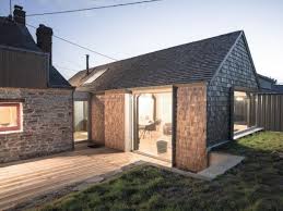 Une Extension Bois Ecolo Contemporaine Et Harmonieuse Extension Maison Facade Maison Maison En Pierre