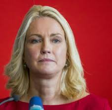 Die bevollmächtigte des landes berlin beim bund und staatssekretärin für bürgerschaftliches engagement und internationales erklärt im talk, warum berlin. Regierung Spd Politikerin Schwesig Zur Ministerprasidentin Mecklenburg Vorpommerns Gewahlt Welt