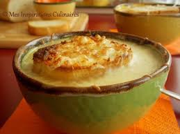 La Soupe A L Oignon Gratinee Qui Rechauffe Le Blog Cuisine De Samar Recette Soupe A L Oignon Soupe A L Oignon Gratinee Soupe