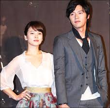 She gained international popularity through her leading roles in television dramas autumn in my heart (2000), all in (2003), full house (2004), that winter, the wind blows (2013), descendants of the sun (2016). Full House Star Song Hye Kyo Returns To Tv Soju And Other Inanities