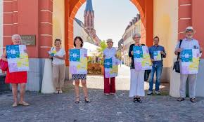 Haus gabriela 3.75 km details webseite. Emmendingen Schaufensterausstellung Offen Fur Kunst Soll Innenstadt Von Emmendingen Beleben Erstes Event Des Aktionsbundnisses Emmendinger Innenstadt In Zusammenarbeit Mit Lokalen Kunstlern Vorgestellt Regiotrends