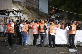 40 הרוגים ועשרות פצועים במתחם ההדלקה של תולדות אהרון בהר מירון בשל צפיפות ודוחק. Vvf66ybd Qnwxm