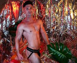 Ator pornô gay expõe luta contra inflamação no cérebro - Guia Gay São Paulo