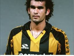 By robert lima first published in 1963 3 editions. Murio El Exfutbolista Robert Lima Tras Sufrir Un Infarto Fulminante Mientras Jugaba Con Amigos