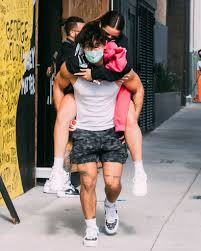 No we are not, but i wish him the very best, the tiktok star told the paparazzi in march 2021 when asked if she was still with the fellow internet star. Alles Aus Tiktok Stars Addison Rae Und Bryce Hall Getrennt Promiflash De
