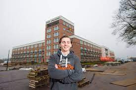 2021, kost een verblijf bij van der valk hotel apeldoorn van één nacht voor twee volwassenen op 15 mrt. Deze Piepjonge Van Der Valk 20 Opent Zijn Eigen Hotel In Apeldoorn Economie Ad Nl