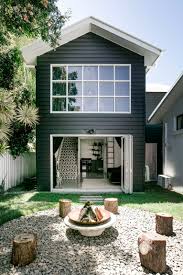Summer Holiday Feels In One Of Queensland S Best Airbnbs Style Curator In 2020 Exterior Paint Color Architecture Exterior Holiday Home