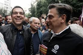 Τσίπρας εντάχθηκε στο μπλοκ της νεολαίας του συριζα, έχοντας κοντά του και άλλα κορυφαία στελέχη του κόμματος, όπως τον γραμματέα πάνο σκουρλέτη, τον πρώην πρόεδρο της βουλής νίκο βούτση, την πρώην περιφερειάρχη. O Ale3hs Tsipras Sthn Poreia Gia To Polytexneio Me Dermatino Mpoyfan Tzin Kai A8lhtika Papoytsia Eikones Binteo Politikh Iefimerida Gr